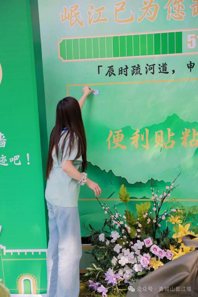 都江堰太火爆NPC白娘子被求合影到宕机九游会j9ag顶流实锤！这个五一青城山(图15)