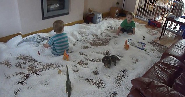 开沙包造雪弄得满地狼藉（图）J9国际集团